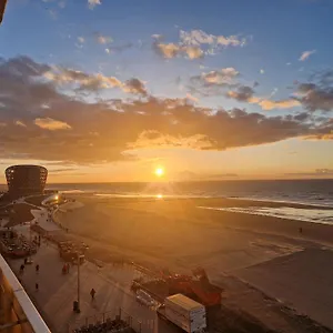 Aan Zeedijk: Frontaal Zeezicht Op Toplocatie! , Middelkerke België